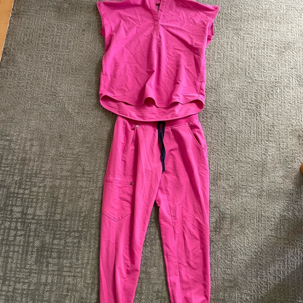 FIGS Pink Scrub Set